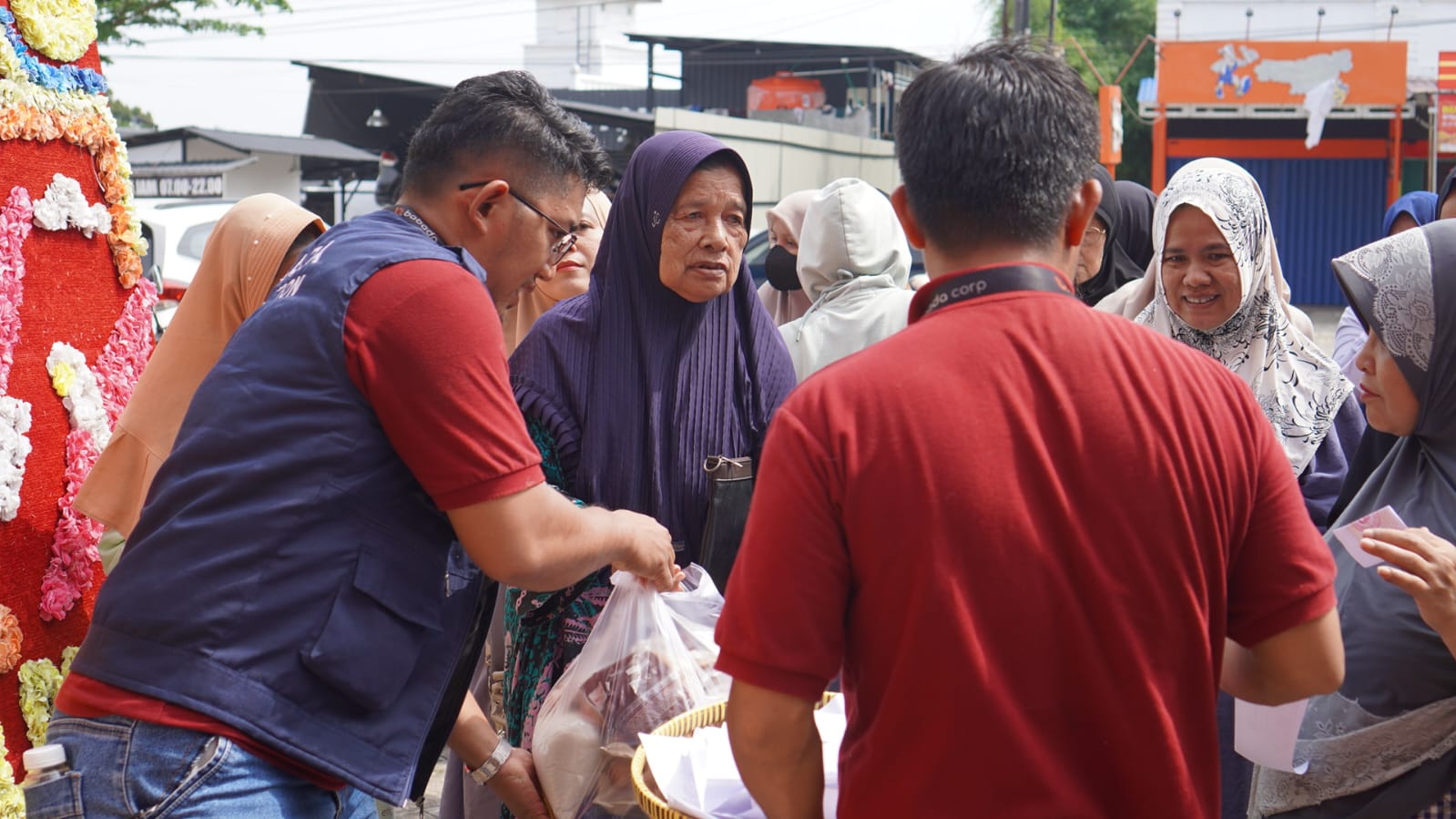 Grand opening Rotte Hangtuah di Pekanbaru hadirkan promo spesial, sembako murah bersama BSI, dan layanan kesehatan gratis RSIA Annisa.