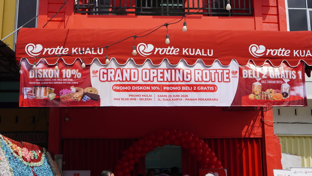 Grand Opening Rotte Kualu menghadirkan promo spesial, cek kesehatan gratis, dan pembagian sembako bersama mitra untuk masyarakat.