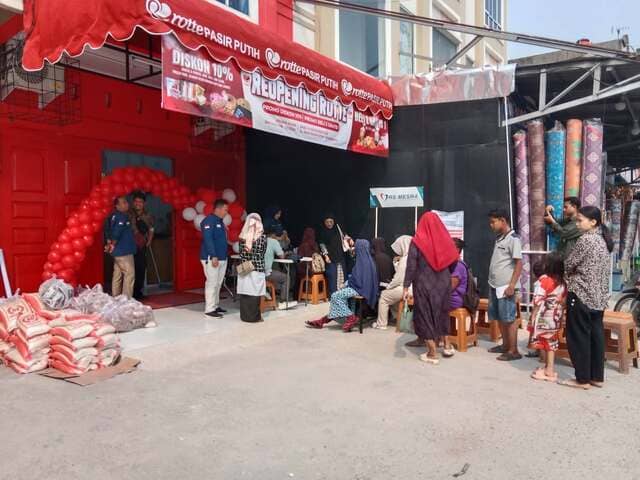 Rotte Bakery Pasir Putih hadir dengan tampilan yang diperbarui dan pilihan produk lebih beragam untuk memudahkan pelanggan berbelanja.